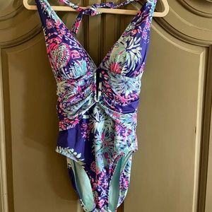 Lilly Pulitzer Halter swimsuit, size 10, never worn excellent condition